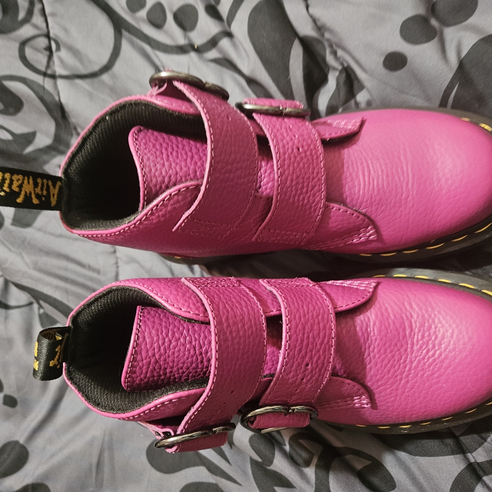 Dr. Martens Womens Pink Boots Heart Buckle Size 6 - Picture 2 of 5